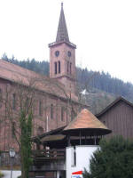 Looking from the tanners lane past the museum tower up to the town church of Schiltach, the Evangelische Schiltacher Stadtkirche, built of red sandstone in the new Byzantine style.