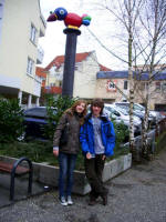 Lena and Philipp at the Elefantenvogel Kroko (1992) glass fiber synthetic bird, atop a concrete column, in the Hesselgasse; erected 2007; financed/initiated by Willi Schmidt (SchuhWolf) & the "Brgerstiftung Kunst fr Wiesloch e.V."